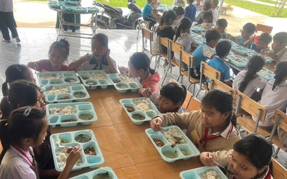 Dự án "Nuôi em" ở Đắk Lắk: Ông Hoàng Hoa Trung gọi điện thoại đến trường