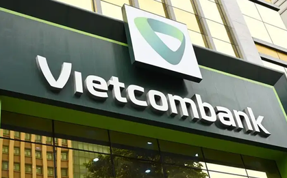 Khách hàng Vietcombank rút tiền, chuyển tiền, nộp tiền tại cửa hàng FPT chú ý biểu phí mới