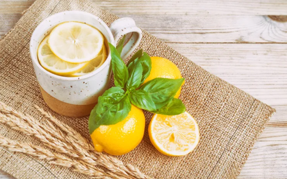 Điều gì xảy ra với cơ thể khi uống nước chanh ấm mỗi ngày?