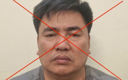 Xin bỏ qua vi phạm không được, tài xế đẩy CSGT vào đầu xe tải