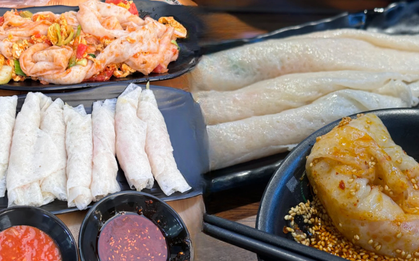 Cuộc so găng thú vị: Bánh cuốn Việt Nam và bánh cuốn Tử Trường, bên thanh tao nước mắm, bên đậm đà sốt cay