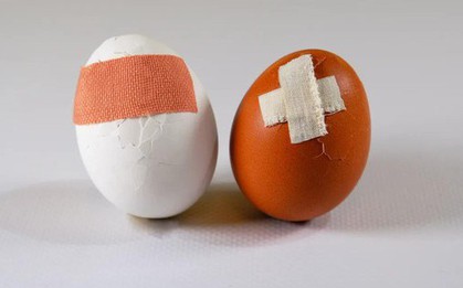 Cái nào đau hơn: Sinh con hay bị đá vào "chỗ hiểm"?