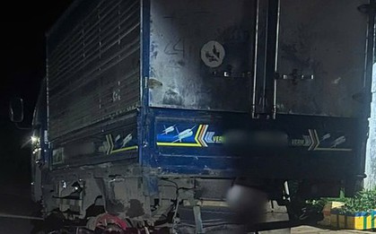 Gia Lai: Tông vào xe tải đang đậu, 3 người trên xe máy tử vong