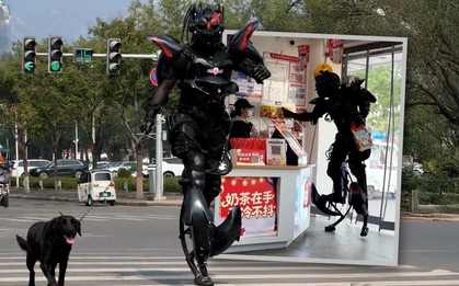 Nhân viên giao hàng mặc áo giáp như Iron Man gây 'sốt' tại Trung Quốc