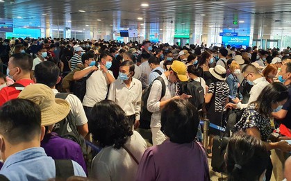 'Sốt nóng' giá vé máy bay, tàu xe Tết