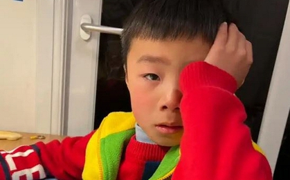 Bài văn vỏn vẻn 26 chữ của 1 học sinh tiểu học khiến cô giáo vừa chấm vừa khóc nức nở: Cô đau đến nghẹn lòng!