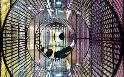 Giới trẻ TPHCM check in công viên xếp chữ bên sông