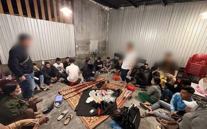 Đột kích quán cà phê ở Huế, bắt 18 người đánh bạc