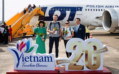 Du khách quốc tế thứ 20 triệu đến Việt Nam được tặng quà 500 triệu, có 2 người khác cũng nhận đặc quyền