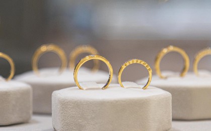 Giá vàng hôm nay 17/12: Vẫn đứng ở ngưỡng cao