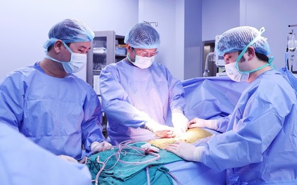 Sản phụ suy thận giai đoạn cuối được hồi sinh nhờ thận của mẹ