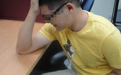 Người đàn ông ngứa ngáy vùng kín, vừa cởi quần ra, bác sĩ choáng váng vì… thứ bò lúc nhúc bên trong