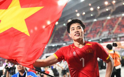 Phỏng vấn nóng ngôi sao sáng nhất U22 Việt Nam - Đình Bắc: "Vô địch trên đất Thái sướng không gì bằng!"