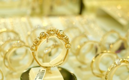 Giá vàng hôm nay 19/12: Giảm nhẹ nhưng vẫn ở ngưỡng cao