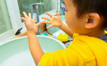 Phát hiện 96 loại độc tố ẩn chứa trong cơ thể 1 đứa trẻ, bác sĩ cảnh báo: Tránh xa 3 loại nhựa này