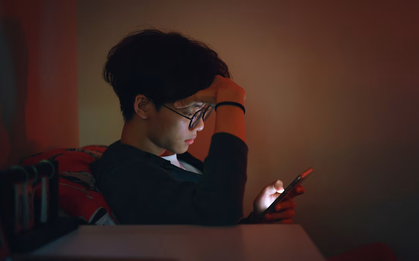 Bị trừ KPI vì chậm trả lời sếp đêm cuối tuần, tôi chịu 1 năm rồi tìm việc mới