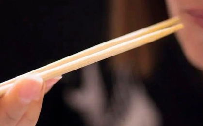 2 cách dùng đũa tàn phá dạ dày, gây ung thư nhưng nhiều người làm mỗi ngày