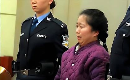 Bảo mẫu đưa con trai đến ở nhờ, tới giờ cơm con gái chủ nhà vừa định ăn thì bị chỉ thẳng mặt: "Ai cho mày ăn trước"