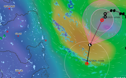 Áp thấp nhiệt đới vẫn "luẩn quẩn" trên Biển Đông, miền Trung bắt đầu đợt mưa lớn