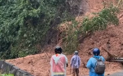 NÓNG: Đèo Sông Pha nối Khánh Hòa - Lâm Đồng vừa sạt lở, giao thông tạm thời bị chia cắt