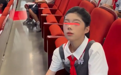 Đây mà là học sinh tiểu học à?