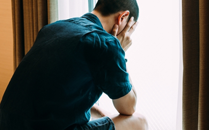 Người đàn ông xuất hiện đốm lạ ở vùng kín dù 1 năm không quan hệ, thất thần phát hiện thủ phạm chính là... anh trai mình