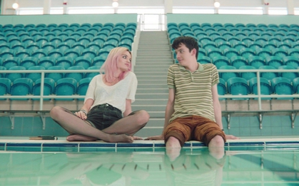 Xem phim Sex Education, tôi được "thông não" nhờ câu nói quá hay này: Từ người tự ti, tôi lột xác khiến cả công ty ngỡ ngàng!