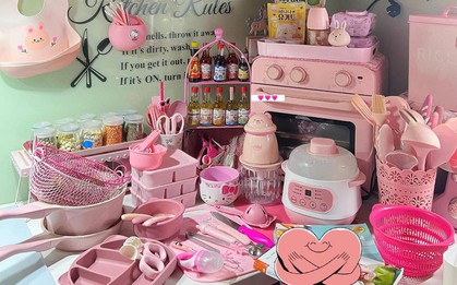 Mới 8 tháng tuổi mà bé gái này đã sở hữu căn bếp full màu hồng, hội mẹ bỉm xuýt xoa "công chúa trong truyện cổ tích cũng chỉ đến thế là cùng"