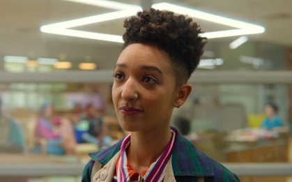 Xem phim Sex Education, tôi cuối cùng cũng tỉnh ngộ vì một câu thoại: hóa ra chính sự "bình thường" mà tôi ép con theo đuổi mới là ngõ cụt!