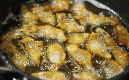 Cách rán cá vàng ruộm, giòn tan, thơm lừng không tanh: Ăn ai cũng phải  khen