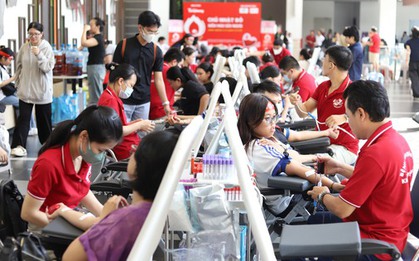 Nguồn máu dự trữ cứu người giảm, hàng trăm người tham gia hiến máu
