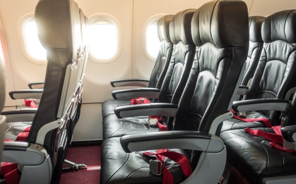 Ai còn để điện thoại, giấy tờ tùy thân ở ghế máy bay thì phải dừng lại ngay!