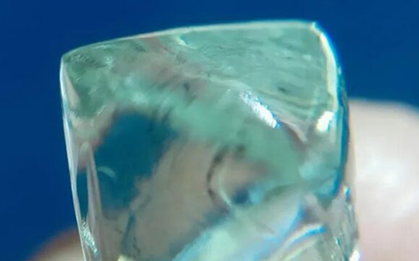 Rủ nhau đi đào đất, 2 người đàn ông “đổi đời” khi nhặt được báu vật trị giá 52 tỷ đồng