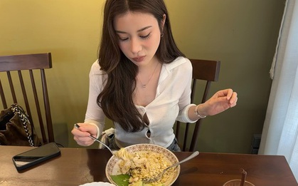 Cảnh báo khẩn cho những ai thường xuyên nhìn vào màn hình điện thoại trong lúc ăn