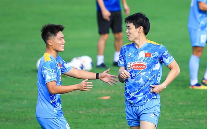 Dàn trai đẹp U22 Việt Nam khoe visual sáng bừng, Đình Bắc tươi rói trong buổi tập chuẩn bị cho giải U23 châu Á