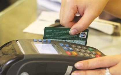 Một ngân hàng thông báo: Sẽ thu phí 200.000 - 300.000 đồng khi chấm dứt sử dụng thẻ tín dụng trước hạn