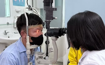 Nam thanh niên bị liệt mắt vì hội chứng di truyền ‘xưa nay hiếm’