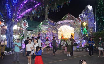 Xóm đạo Tân Phú rực rỡ đón Giáng sinh