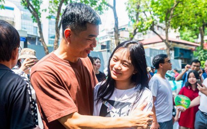 Bạo lực không bắt đầu bằng cú đấm