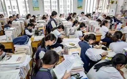 Con gái "đến kỳ", phụ huynh phản ánh cách xử lý của thầy giáo gây tranh luận