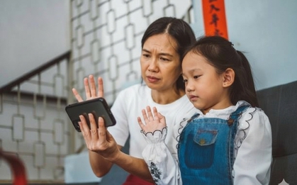 Phụ huynh TP.HCM bức xúc kể: "Mỗi tháng tốn 16 nghìn đồng đóng khoản này cho con, không nhiều nhưng tôi rất ỨC CHẾ!"