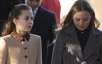 Nhìn Charlotte tíu tít bên các chị em họ, Thân vương William thốt lên một câu khiến cha mẹ nào cũng rưng rưng đồng cảm