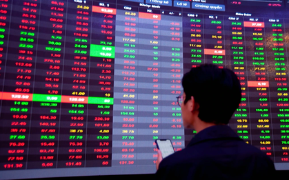 VN-Index lấy lại mốc 1.700 điểm, cổ phiếu 'họ Vin' thoát hiểm ngoạn mục