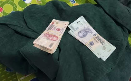 Cô gái đi chợ thấy người khác đeo dây chuyền vàng liền lao vào giật