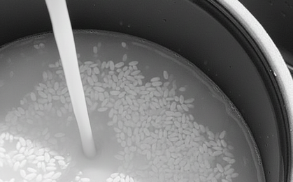 Nấu cơm bằng loại nước trắng đục này tốt gấp vạn lần nước lọc: Cơm ngon, dưỡng da, ngừa nhiều bệnh tật