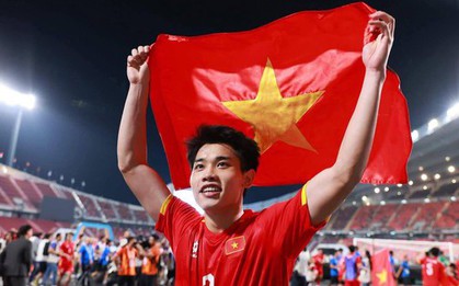 Hotboy Đình Bắc quyên góp toàn bộ tiền thưởng sau khi giành "cú đúp" danh hiệu tại Gala Quả bóng Vàng 2025