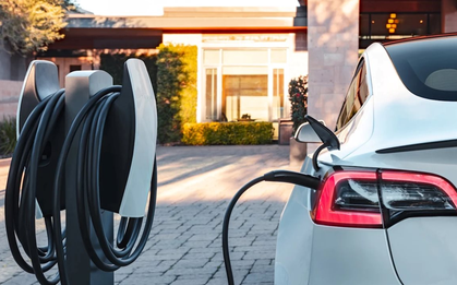 Ngã ngửa với hóa đơn 10 năm 'nuôi' ô tô