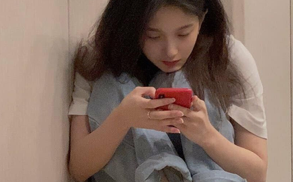 Vì sao lướt điện thoại trong khi ăn tốt hơn xem TV?