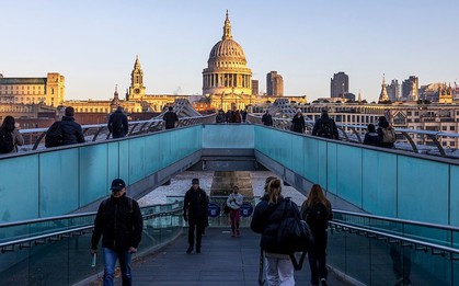 Nguyên do người Anh ngày càng nghèo đi?