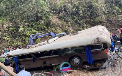 Vụ lật xe chở đoàn giáo viên đi từ thiện khiến 9 người tử vong: Hầu hết nạn nhân sống tại Hà Nội